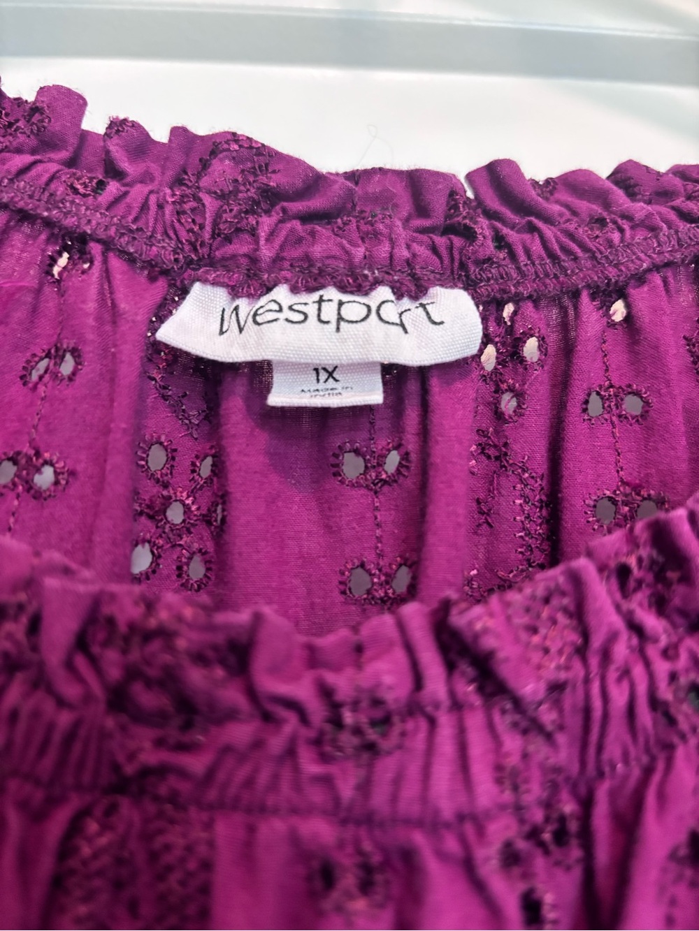Westport 3/4 sleeve Women's Magenta Eyelet Peasant Top - Picture 3 of 4